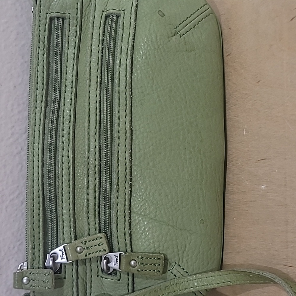 🌿 FOSSIL WRISTLET BAG 🌿 - Picture 2 of 9